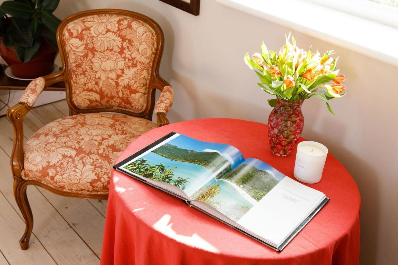 Woodfield Wellbeing Apartment Oving ภายนอก รูปภาพ