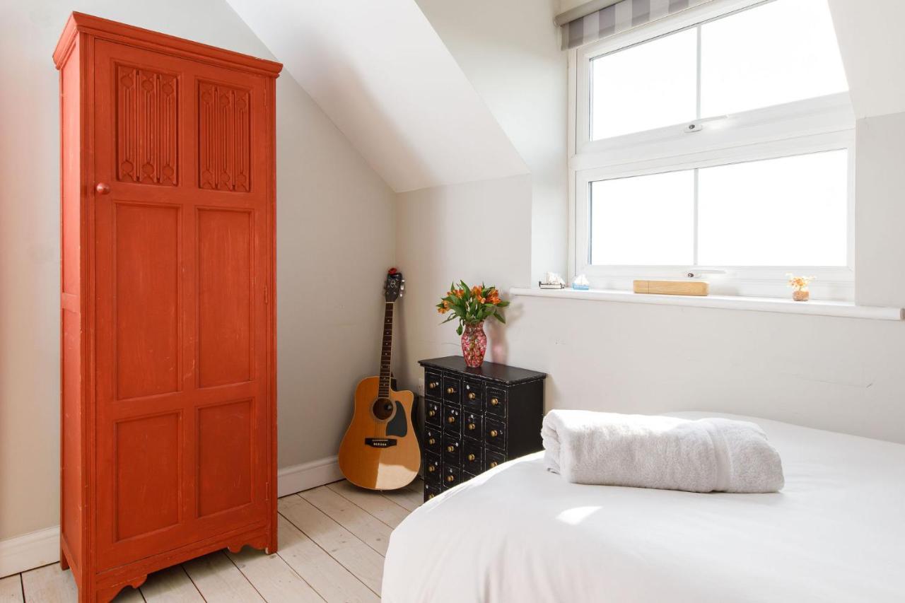 Woodfield Wellbeing Apartment Oving ภายนอก รูปภาพ